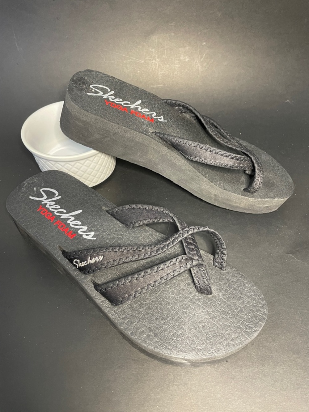 ⭐️NWOT SKETCHERS Black Yoga Foam Strappy Platform Thong Summer Beach Sandals